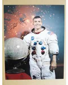 Autografo Apollo 13: Fred Haise Apollo 13 LMP handsigned photo in-person