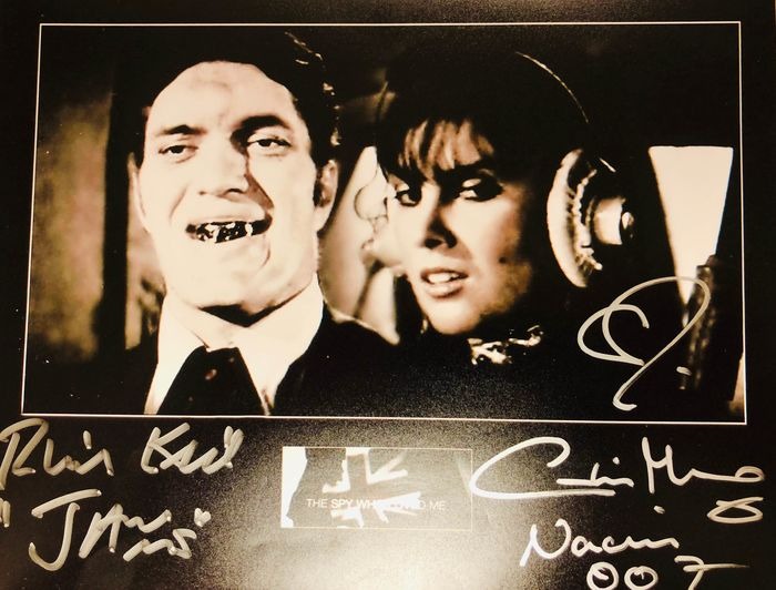 Autografo Richard Kiel & Caroline Munro James Bond 007 Foto 20x25 